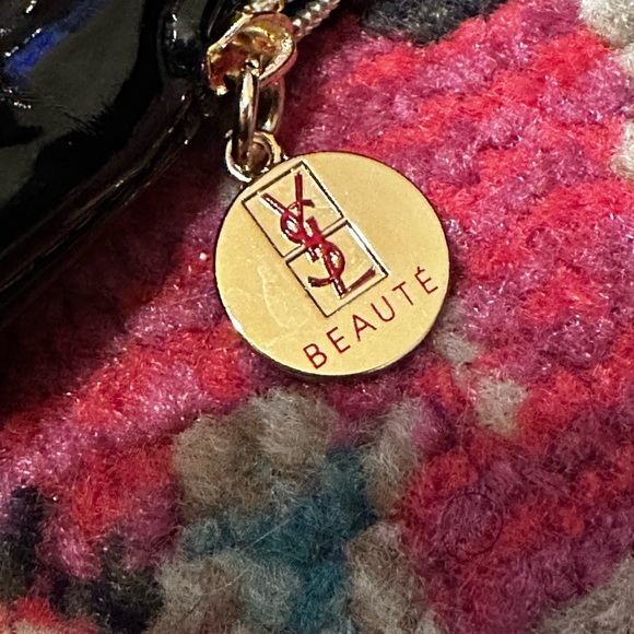 YSL Yves Saint Laurent Beaute patent leather dual logo zipper cosmetic bag - Picture 15 of 15